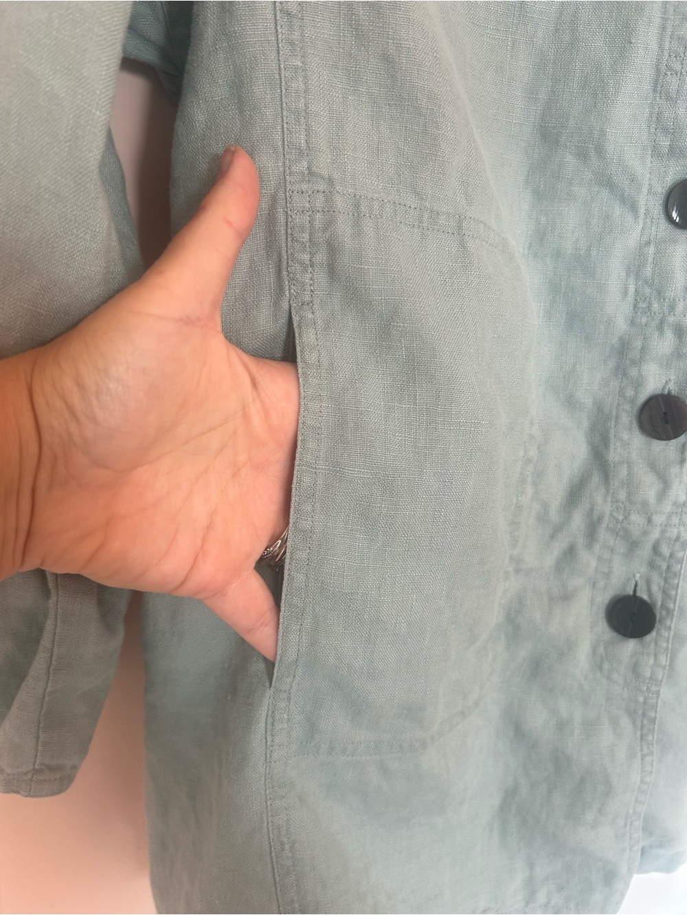 J. Jill sage green jacket is crafted from 100% linen - Picture 4 of 5